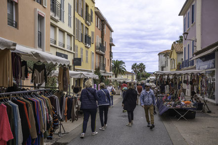 Bild: Markttag in Fréjus 