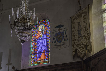 Bild: Buntglasfenster in der Église Saint-Nicolas  in Beuvron-en-Auge