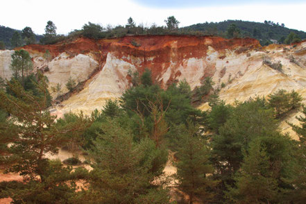 Bild: Ockerberge Rustrel im Vaucluse 