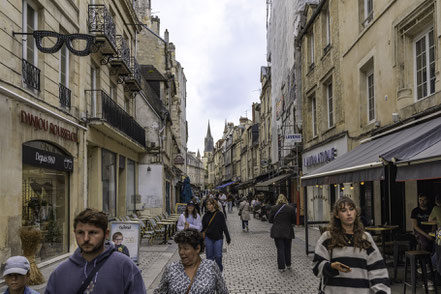 Bild: In der Fußgängerzone Rue Saint-Pierre von Caen