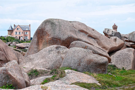 Bild: Ploumanac´h mit Feldpark und Eiffel-Haus