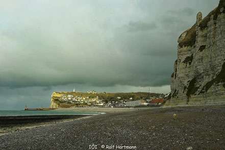 Bild: Blick auf Cap Fagnet vom Strand in Fécamp