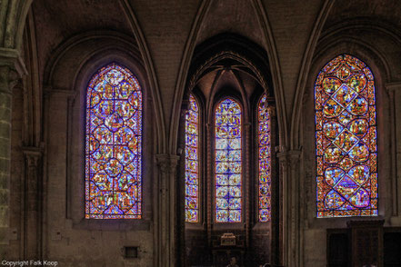 Bild: Kunstvolle Buntglasfenster in der gotische Kathedrale Saint-Étienne von Bourges