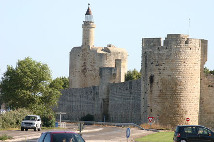 Bild: Stadtmauer mit Tour de Constance in Aigues-Mortes