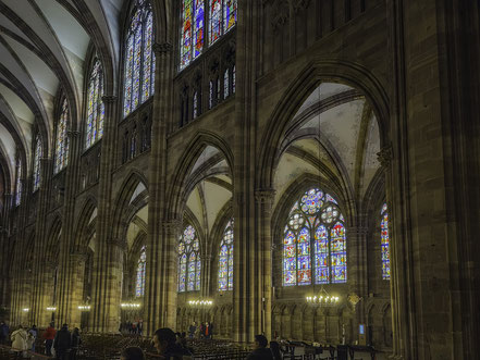 Bild: Blick in das Innere der Cathédrale Notre-Dame de Strasbourg 