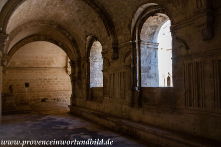 Bild: Kreuzgang der Abbaye Montmajour 