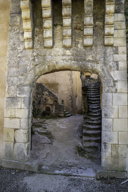 Renovierter Eingang zum alten Schlösschen
