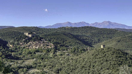 Bild: Blick von der D 48 auf Castellnou 