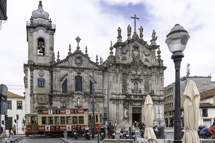 Bild: Porto, vor der Igrea do Carmo