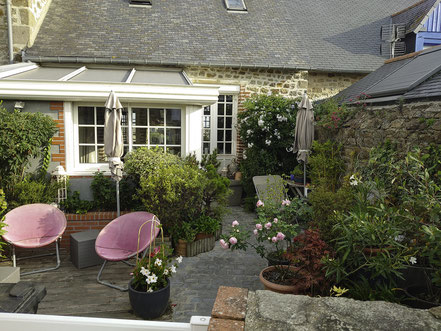 Bild: Typisches Haus in Cherrueix mit Vorgarten