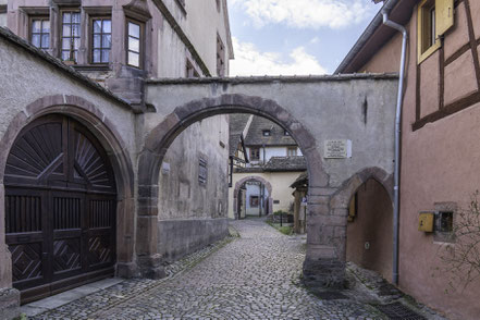 Bild: Cour de Strasbourg in Riquewihr im Elsass, Frankreich 