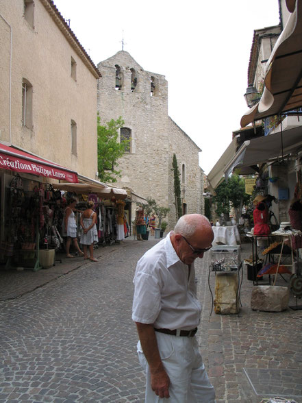 Bild: Straße von Le Castellet mit Blick auf Kirche