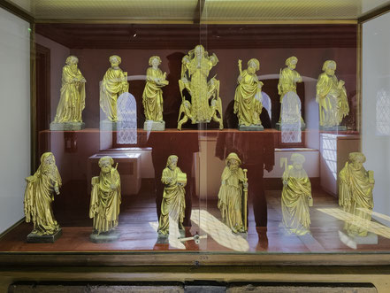 Bild: Hl. Magdalena und die Apostel von 1420 -1430 im Musée de l'Œuvre Notre-Dame in Strasbourg