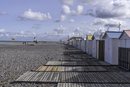 Bild: Am Strand von Le Tréport mit Leuchtturm