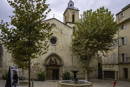 Bild: Fassade der Église Saint-Sauveur in Manosque
