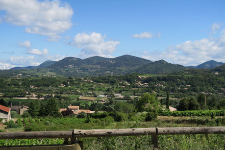 Bild: Landschaft bei Entrechaux