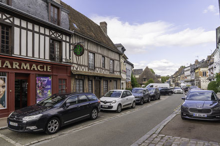 Bild: Fachwerk in der Rue de l´Hotel de Ville in Lyons-la-Forêt