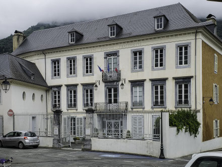 Bild: Das Rathaus von Luz-Saint-Sauveur 