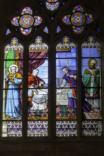 Bild: Buntglasfenster in der Cathédrale Saint-Corentin in Quimper