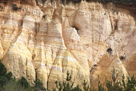 Bild: Ockerberge Rustrel im Vaucluse 