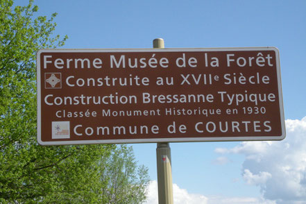 Bild: Schild der Ferme Musée de la Forêt in der Bresse in Frankreich