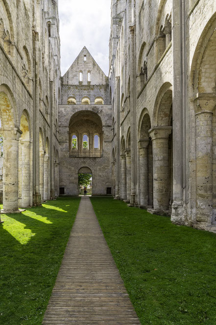 Bild: Das Kirchenschiff der Abbaye de Jumièges