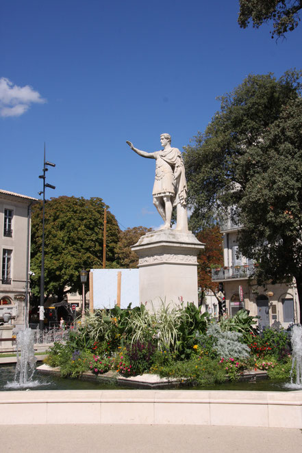 Bild: Statue des Kaiser Auustus in Nimes