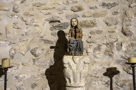 Bild: Statue der Maria mit Kind in der Abbaye Saint-Michel-de-Cuxa