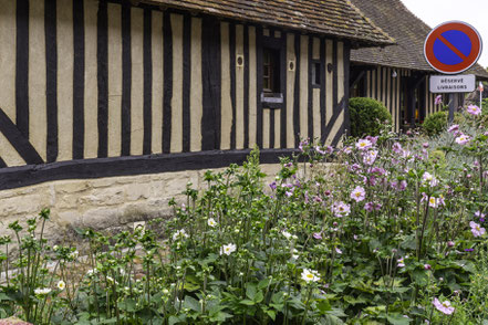 Bild: Die ehemalige Markthalle von Beuvron-en-Auge in der Normandie