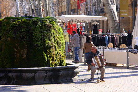 Bild: Straßenmusiker am Cours Mirabeau in Aix-en-Provence