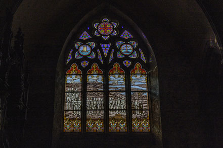 Bild: Buntglasfenster in der Église Saint-Suliac 