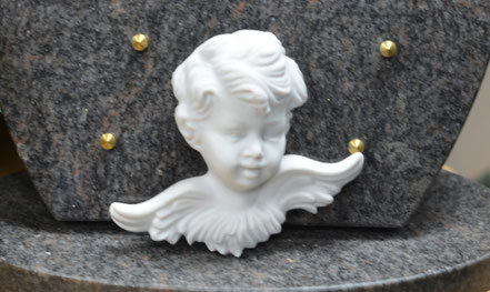 applique-poudre-marbre-visage-ange-plaque-funeraire-enfant