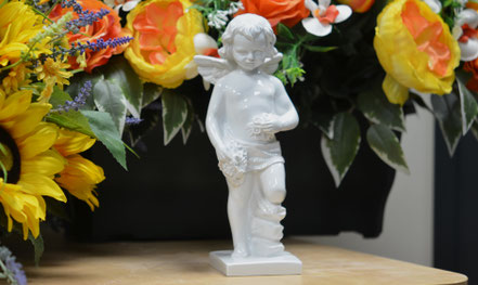 resine-ange-debout-monument-funeraire-pompes-obseques-marbrerie