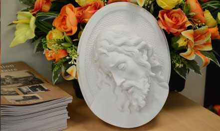 applique-poudre-marbre-visage-christ-ornement-funeraire-monument-caveau-sepulture