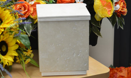 urne-funeraire-personnalisee-travertin-double-liseret