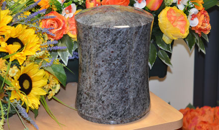 urne-funeraire-cineraire-inhumation-cimetiere-deces-pompes-funebres-marbrerie