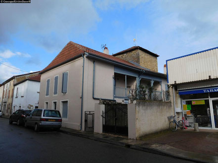 Tour médiévale de la bastide de plaisance du gers prince noir 1355