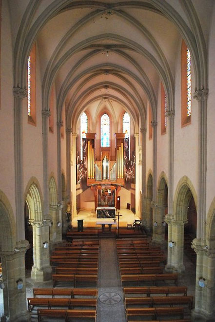 Eglise de Plaisance du Gers nef chevet vitraux