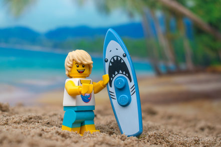 Legofigur, Miniaturfotografie, Surferboy, Sandstrand