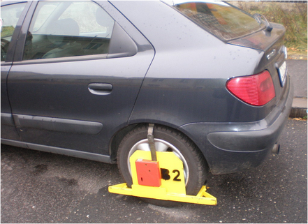 Falsch geparktes Auto mit der Parkkrale - Boticka