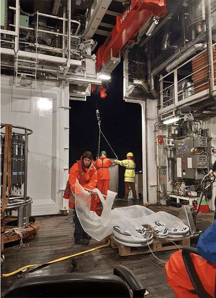 The plankton crew at work! This is Nicole Gatzemeier (Senckenberg) with Bongo and little baby bongo net and Franziska Iwan (Senckenberg) with Alexander Kieneke (Senckenberg) deploying the hose plankton net. 