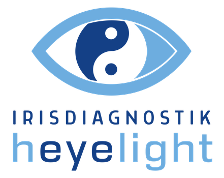 Logo Irisdiagnostik heyelight zeigt blaues Auge mit YingYang-Zeichen