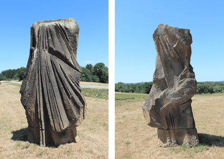 Blick entlang des Wanderwegs auf ein monumentales Kunstwerk, das die europäische Friedensbotschaft symbolisiert