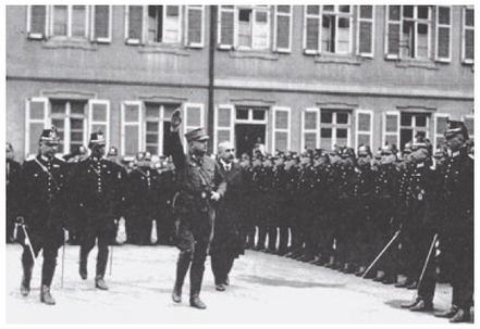 Übernahme der württembergischen Polizei im März 1933 durch Reichskommissar von Jagow (mit Hiltergruß), Polizeipräsident Klaiber (re), Polizeioberst Gaißler (li) und Polizeihauptmann Eberbach.