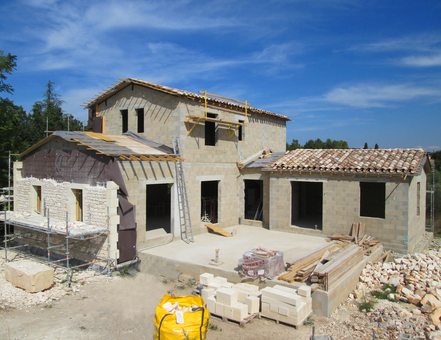 Maison en agglos de ciment doublée en pierre, Argilliers, Gard
