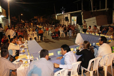 El alcalde sociabiliza proyectos de obras municipales con moradores de tres barrios. Manta, Ecuador.