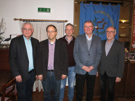 v.l.n.r. Paul Knierbein (1. Vorsitzender), Jörg Bücker (Chorleiter), Ludger Bücker, Michael Schleimer (2. Vorsitzender), Bernhard Gärtner (Kassierer)