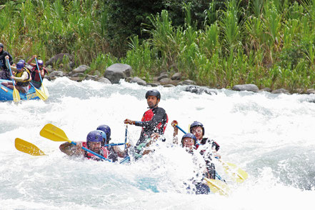 Rafting Costa Rica Spaß Spannung Outdoor Abenteuer für Vater und Sohn