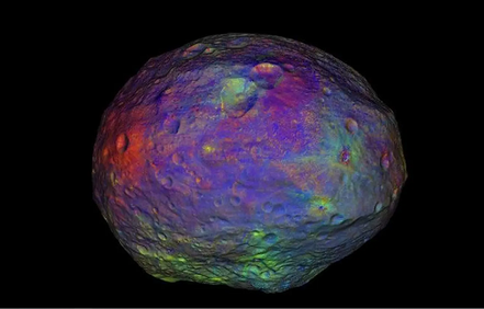 L'astéroïde Vesta, chaque couleur de sa surface correspond à différentes compositions minérales