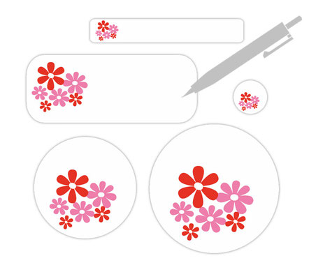 Blanko Schulstarter-Set mit 90 runden und eckigen Aufklebern zum selbst Beschriften, verziert mit Blumen in Rosa und Rot.